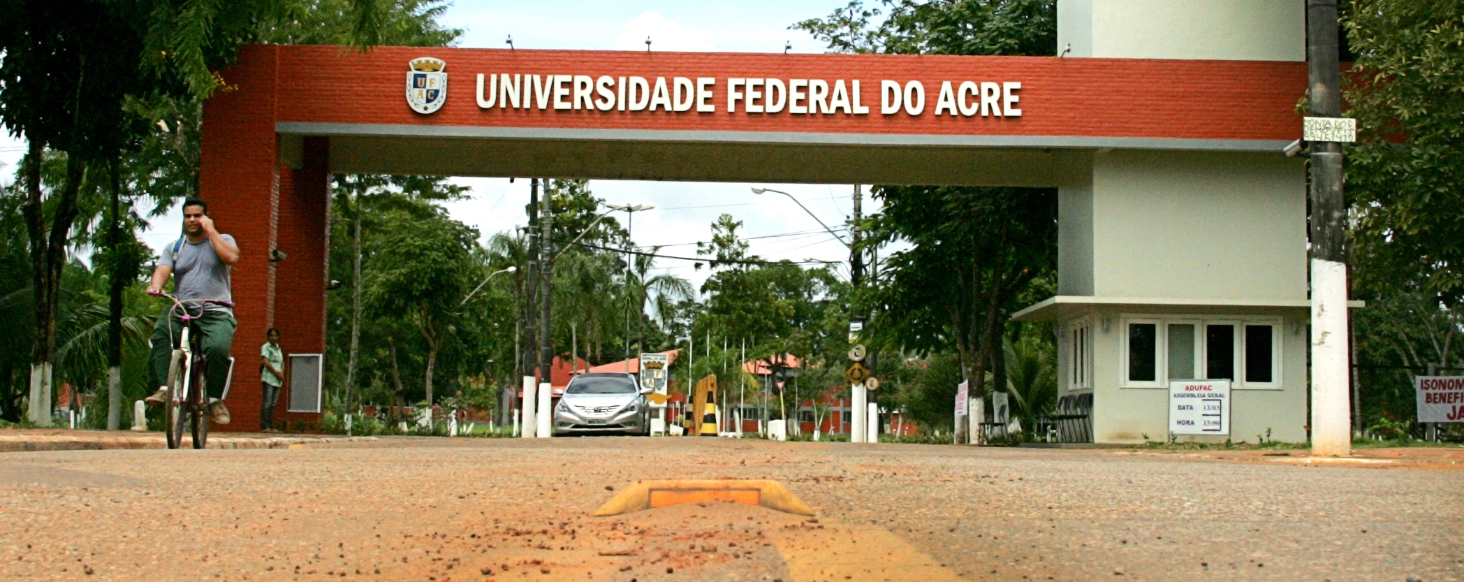 Universidade Federal do Acre - UFAC (Concurso Universidade Federal do Acre) abre concurso com 25 vagas para todos os níveis! Até 4 mil!